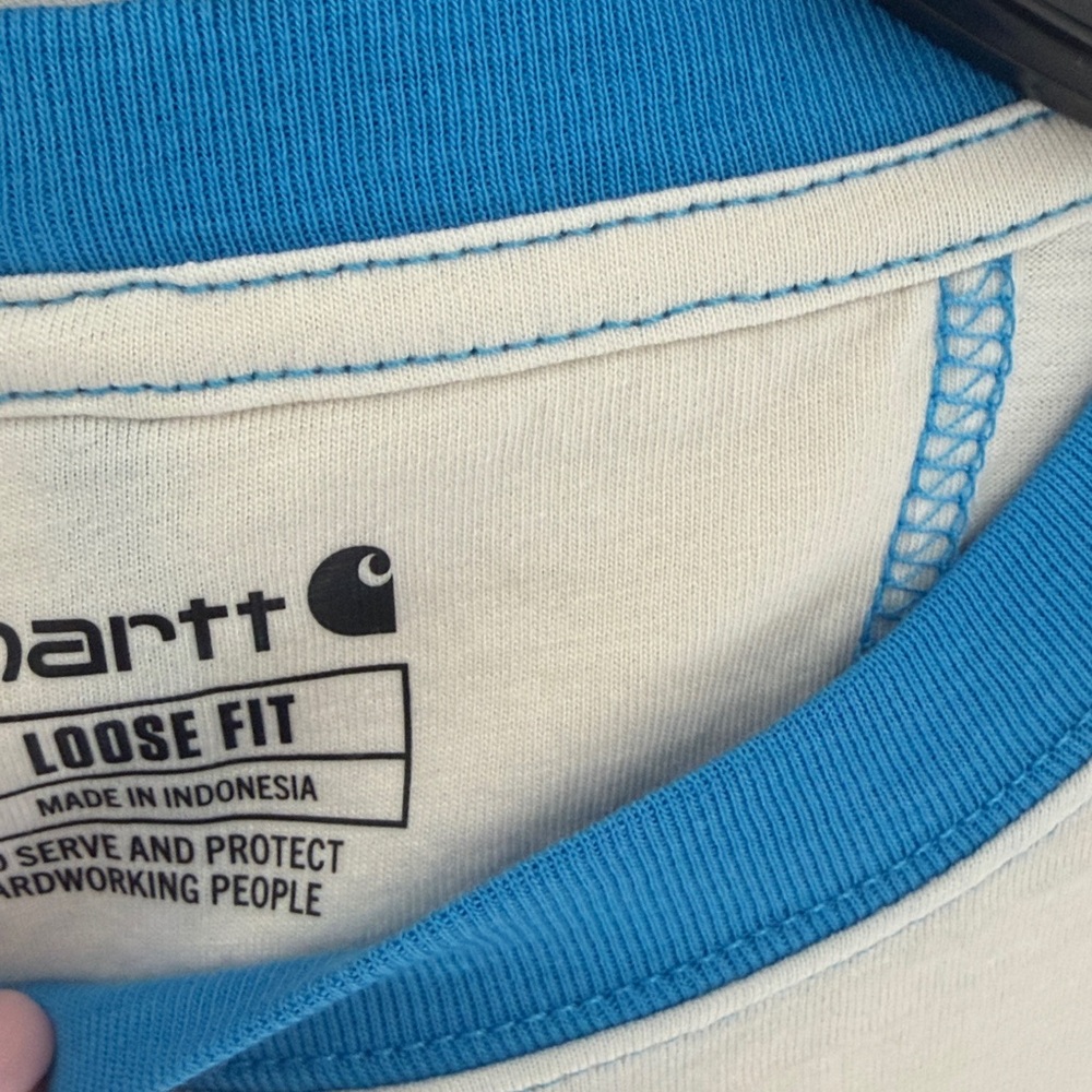New!! Carhartt women's Cream and Blue Logo T-Shirt - Picture 6 of 12
